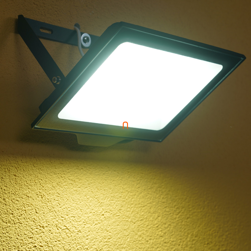 Ledvance LED reflektor 100 W, hidegfehér (Essential Floodlights)